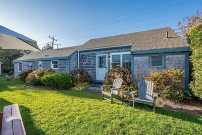 Image de Spacious 3br/2ba Cottage Retreat Steps from Nantucket Sound
