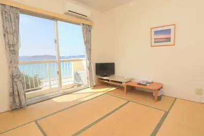 Image de Main building ocean side Japanese style room 8 tatami mats with unit bath Dinner and breakfast / Shimajiri-gun Okinawa