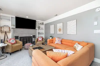 Image de Not-So-Tiny Tiny House with High-Speed Internet, 60-inch Tv, Deck, and More!