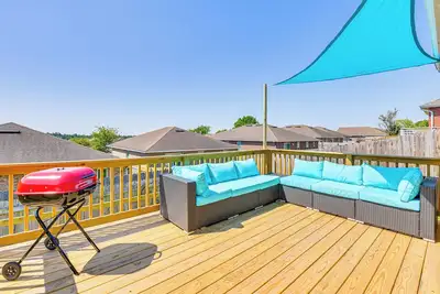 Image de Outdoor Entertaining Space: Family Home in Milton