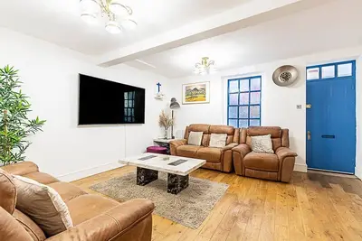 Image de Spacious 4-Bed House near Liverpool St