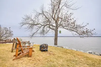 Image de Year-Round Lake Champlain Retreat w/ Water Views!