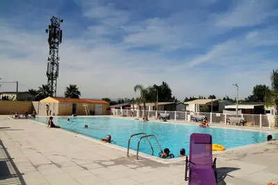 Image de Mobil-home climatisé 4 pers terrasse Xxl piscine, proche mer, parking réservé
