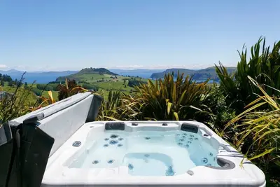 Image de Whakaipo Sunsets with Spa pool - divine views, beautiful, tranquil, tasteful comfort