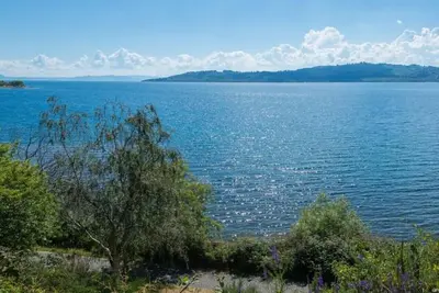 Image de Broomfields by the Lake | Historic 3br Lodge w/ Views & Timeless Charm