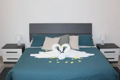 Image de Laviano House, a spacious and refined apartment located in the historic center.