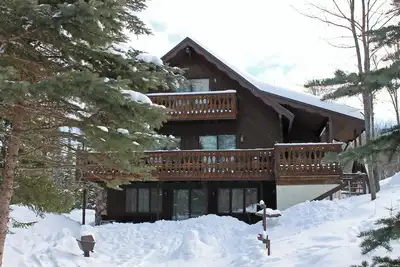 Image de A Large Trailside Vacation Home with 2 Large Fireplaces