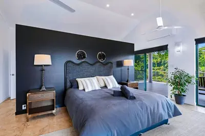 Image de Tranquility Grand Bedroom for Couples | Luxury Rainforest Meets Reef | Sleeps up to 2