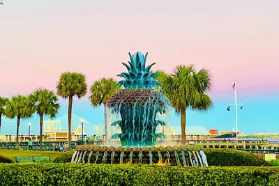 Image de New! Mermaid Haven, spacious beach zen vibe, screened porch, bar, pool & beach!