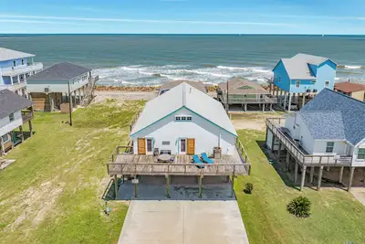 Image de Charming Family Retreat by the Sea – Best Sunrises & Surf Sounds
