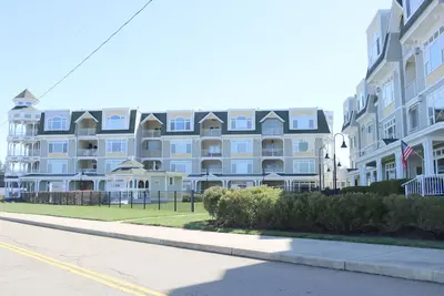 Image de Bemus Bay Condo Columbian C101