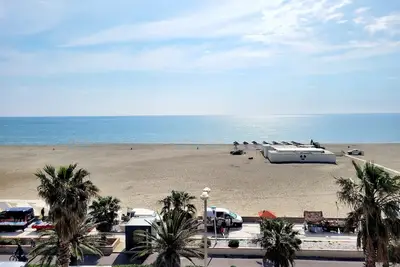 Image de Beau studio cabine avec parking et climatisation, idéal pour 4 personnes