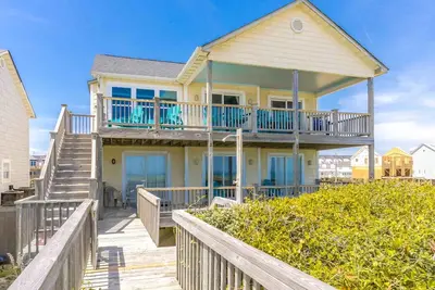 Image de The Sugar Shak - 4 Br Oceanfront Home with Covered Porch