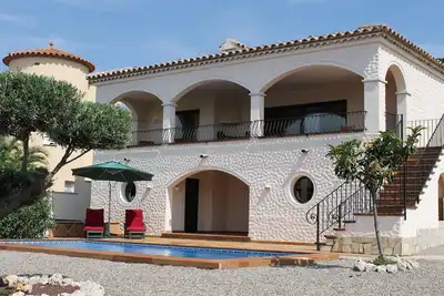 Image de Alquiler vacacional de casa con piscina y vistas, max. 6 personas, Roses