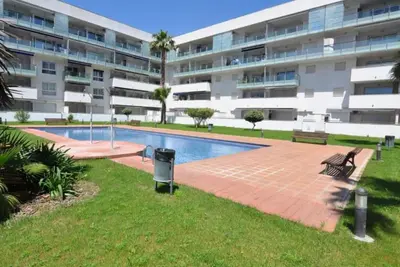 Image de Alquiler Apartamento en Residencial Porto Marina, Roses, para los amantes de la bicicleta, el running, los paseos, el sol y el relax junto a la piscina, un entorno de parques naturales, playas y ambiente vacacional