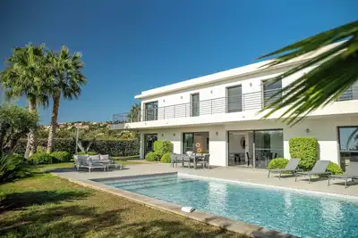 Image de Adorable propriété avec intérieur haut de gamme pour 10 personnes