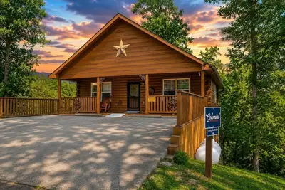 Image de Luxury Theatre Cabin: Lights, Camera, Relax