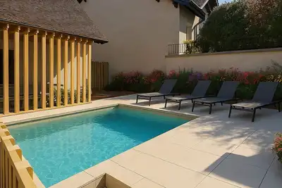 Image de Appartement au coeur du village historique avec piscine