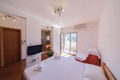 Image de Studio Apt for 3 w/ Balcony – Walking Distance to Beach No. 3