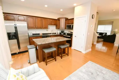 Image de Walk to Notre Dame! Spacious 3br Townhome w/ Garage & Family-Friendly Amenities(