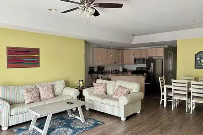 Image de 3-bed, 2 bath condo at best location in Wildwood with enclosed 2 car garage