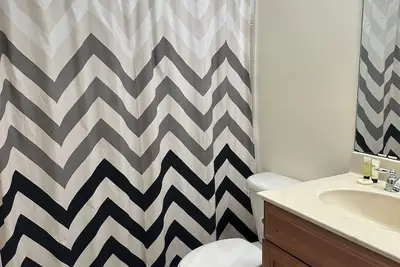 Image de Comfy, Clean, & Close to Everything Condo