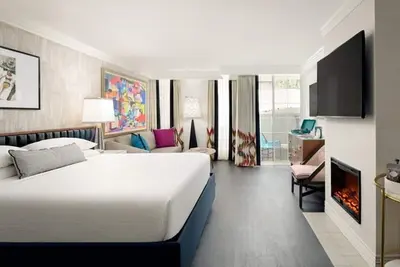 Image de Modern Top Floor Unit w Balcony! | Pool, Gym, Tennis Court, Sauna, Pet-Friendly!