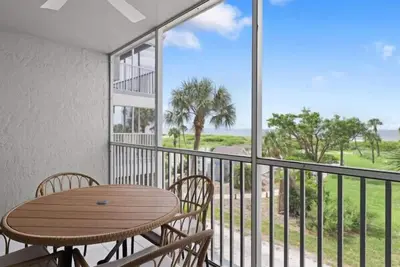 Sweet BLou - Luxury Beach Front Condo
