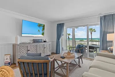 Image de Ocean's Edge - Beachfront Luxury Condo