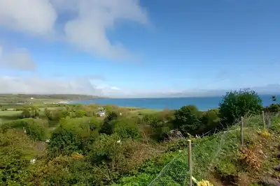 3-bedroom chalet with exquisite sea views in charming Ardmore with WiFi