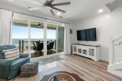 Image de Gulf Beach Front|Private Hot Tub|Sleeps 10|Fire Pit|Balcony|Outdoor Shower