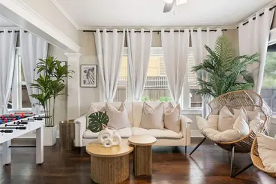 Image de Sunset Shores | Near the beach | Central Location