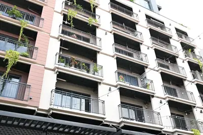 Image de Penthouse looking 1BDApt centric location perfect for couples or solo traveling