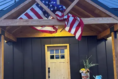 Image de Quiet, peaceful, get out of the hustle game and appreciate logging history.