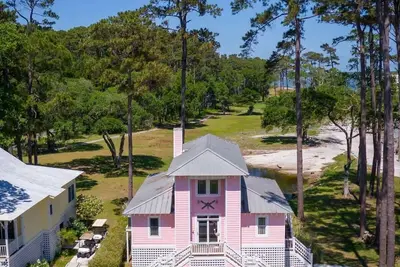 Image de Stunning Seaside Flamingo Home on Daufuskie