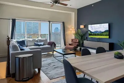 Image de Cozy 2bd  | Old City | Prime Location