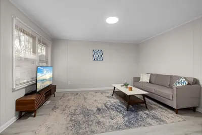 Image de Chic Apartment Near Duke~Easy Access to Downtown & Dining Spots