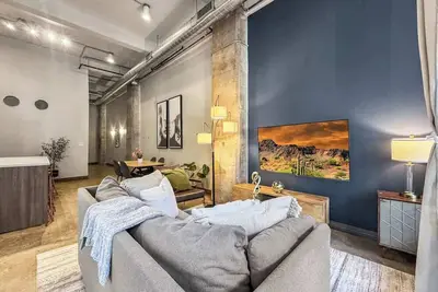 Image de Elegant 3bd | Dt Dallas | Sleeps 14 | Free Parking