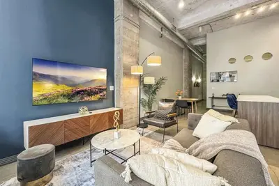 Image de Elegant 2bd | Dt Dallas | Sleeps 10 | Free Parking