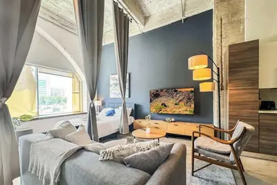 Image de Elegant 2bd | Dt Dallas | Sleeps 10 | Free Parking