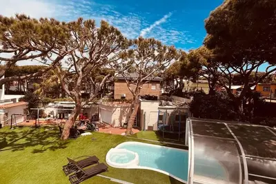 Image de Exclusive beachfront home - Live the luxury of oceanfront living