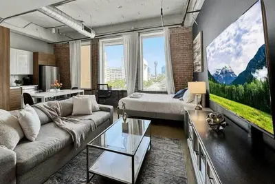 Image de Upscale 2br | Downtown Dallas | Fits 14 | Parking