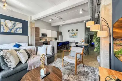 Image de Elegant 2bd | Dt Dallas | Sleeps 16 | Free Parking