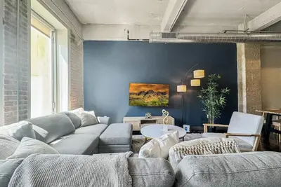 Image de Elegant 3bd | Dt Dallas | Sleeps 14 | Free Parking