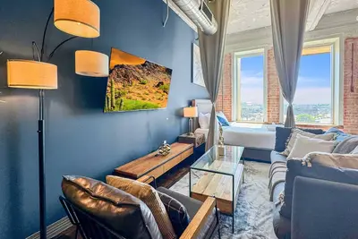 Image de Large 3bd | Dt Dallas | Sleeps 16| Free Parking