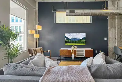 Image de Luxury 1bd | Dt Dallas | Sleeps 12 | Free Parking