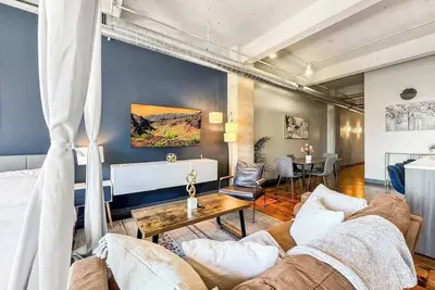 Image de Luxury 3bd | Dt Dallas | Sleeps 12 | Free Parking