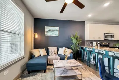 Image de Luxury 1bd | Uptown | Sleeps 4 | Free Parking