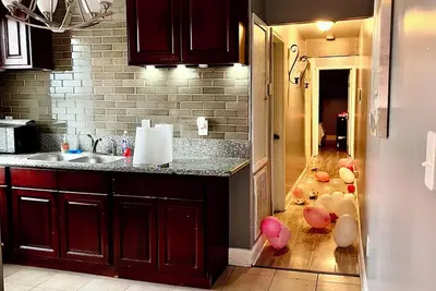 Charming 2-bedroom townhome 5 mins from Airport