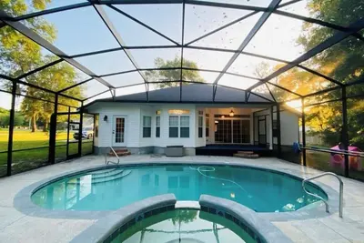 Image de Luxe Retreat with Private Pool